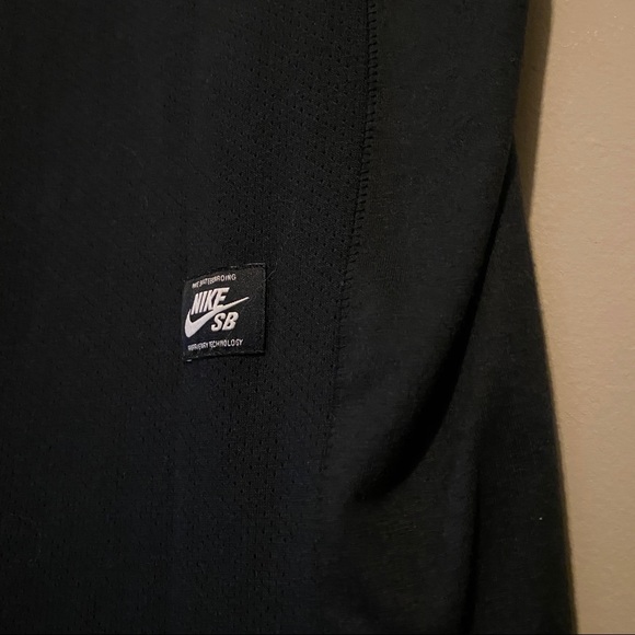 NIKE SB Athletic T-Shirt size Medium - Picture 5 of 5